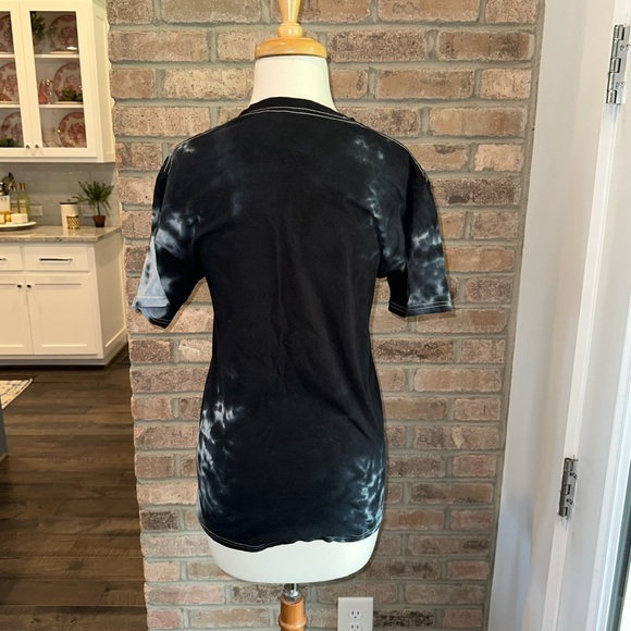 ✨NWT✨ Peanuts Tie Dye Rainbow Snoopy Women’s T-Shirt - Picture 4 of 6